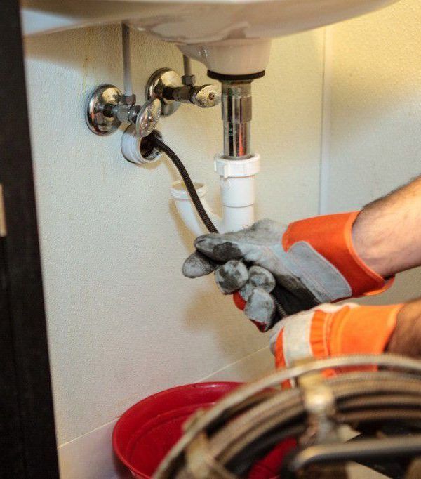 draincleaning 1024x682 1 600x682